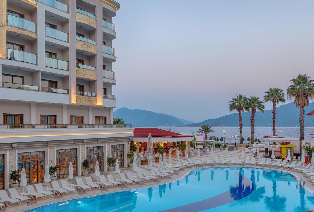 Hotel Golden Rock