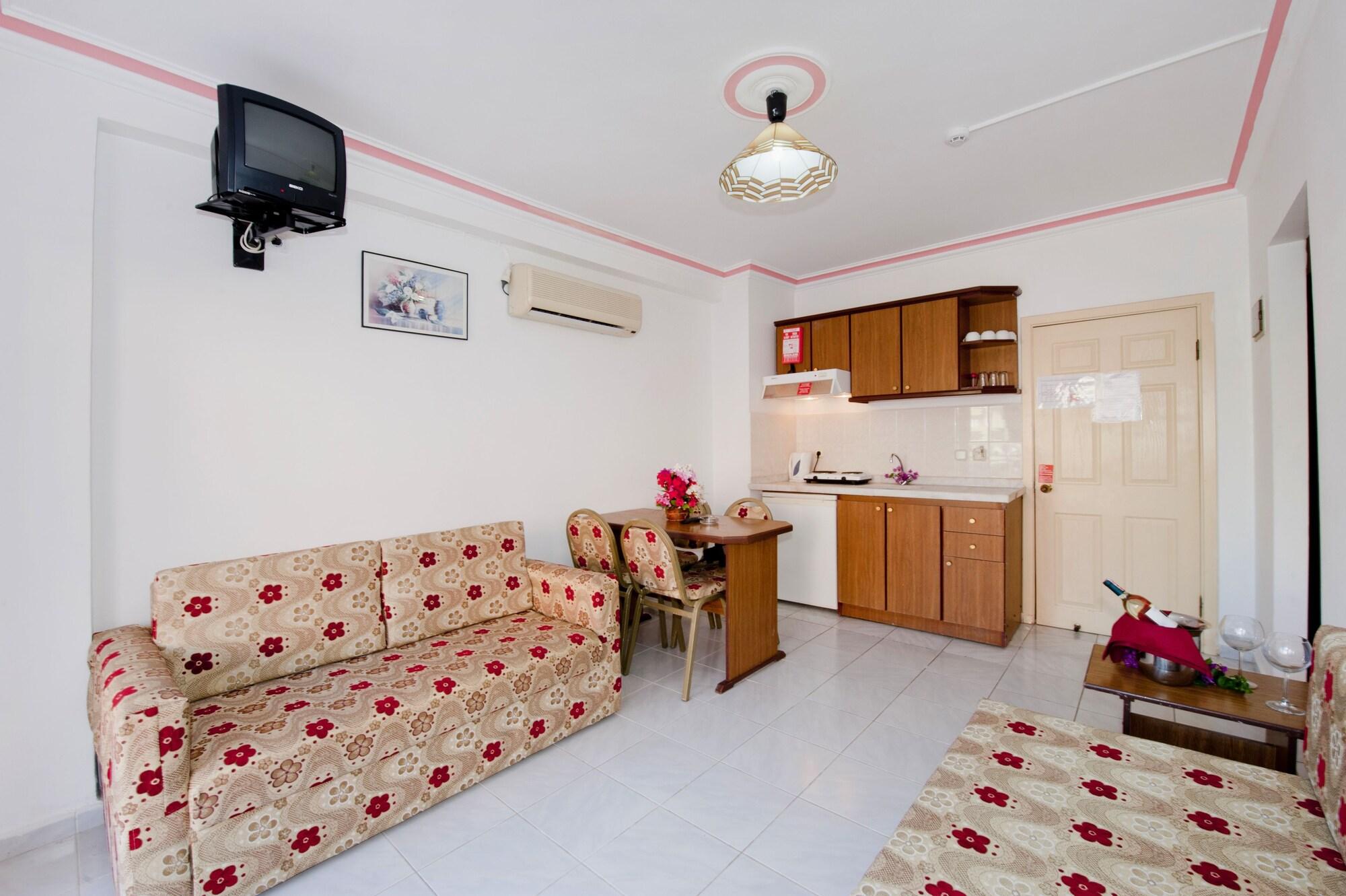 Rosy Aparthotel 2*