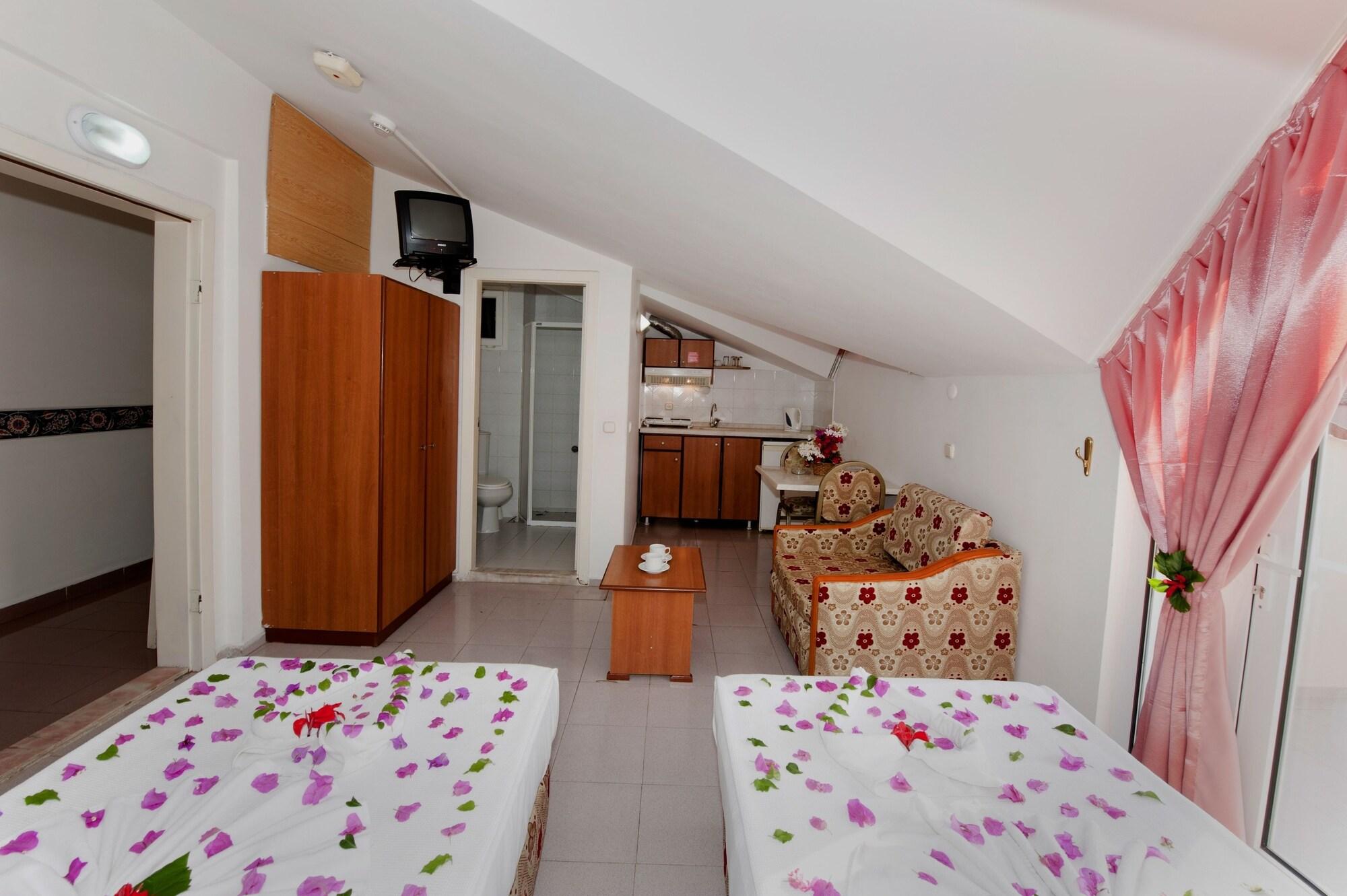 Rosy Aparthotel 2*