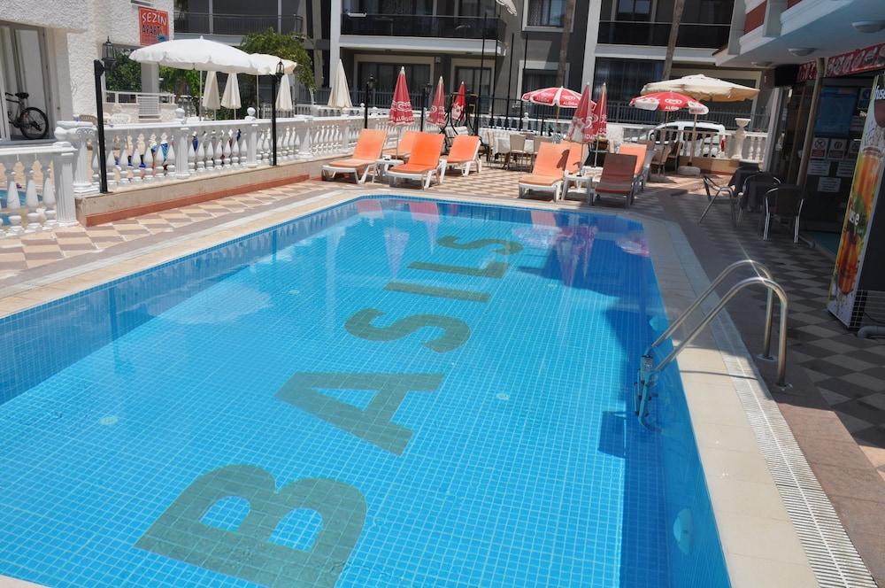 Basils Aparthotel 2*