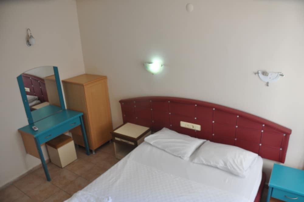 Basils Aparthotel 2*