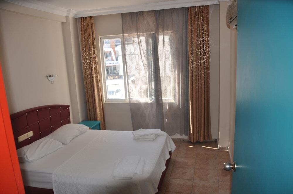 Aparthotel Basils