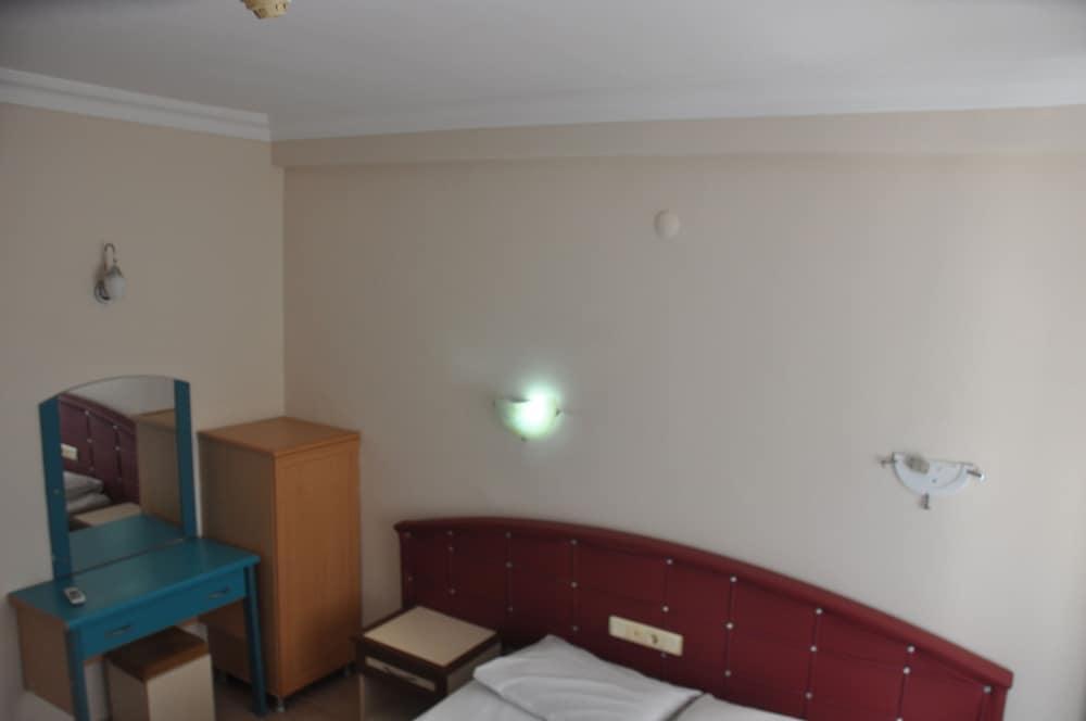 Aparthotel Basils 2*