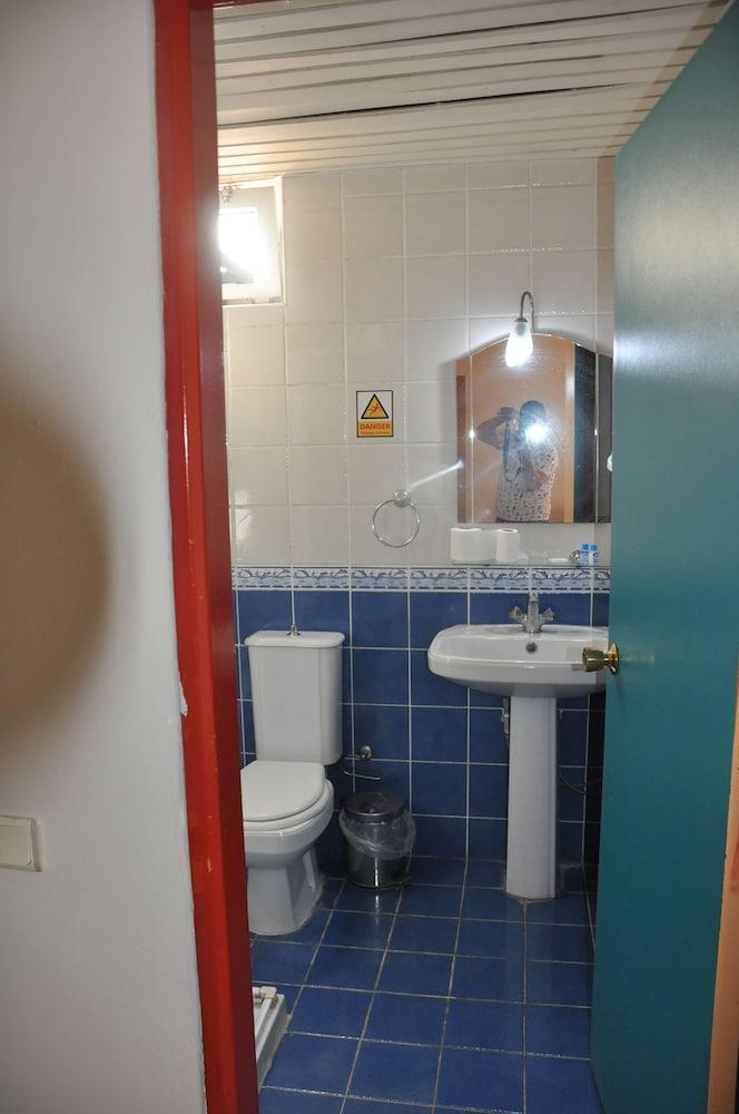 Aparthotel Basils