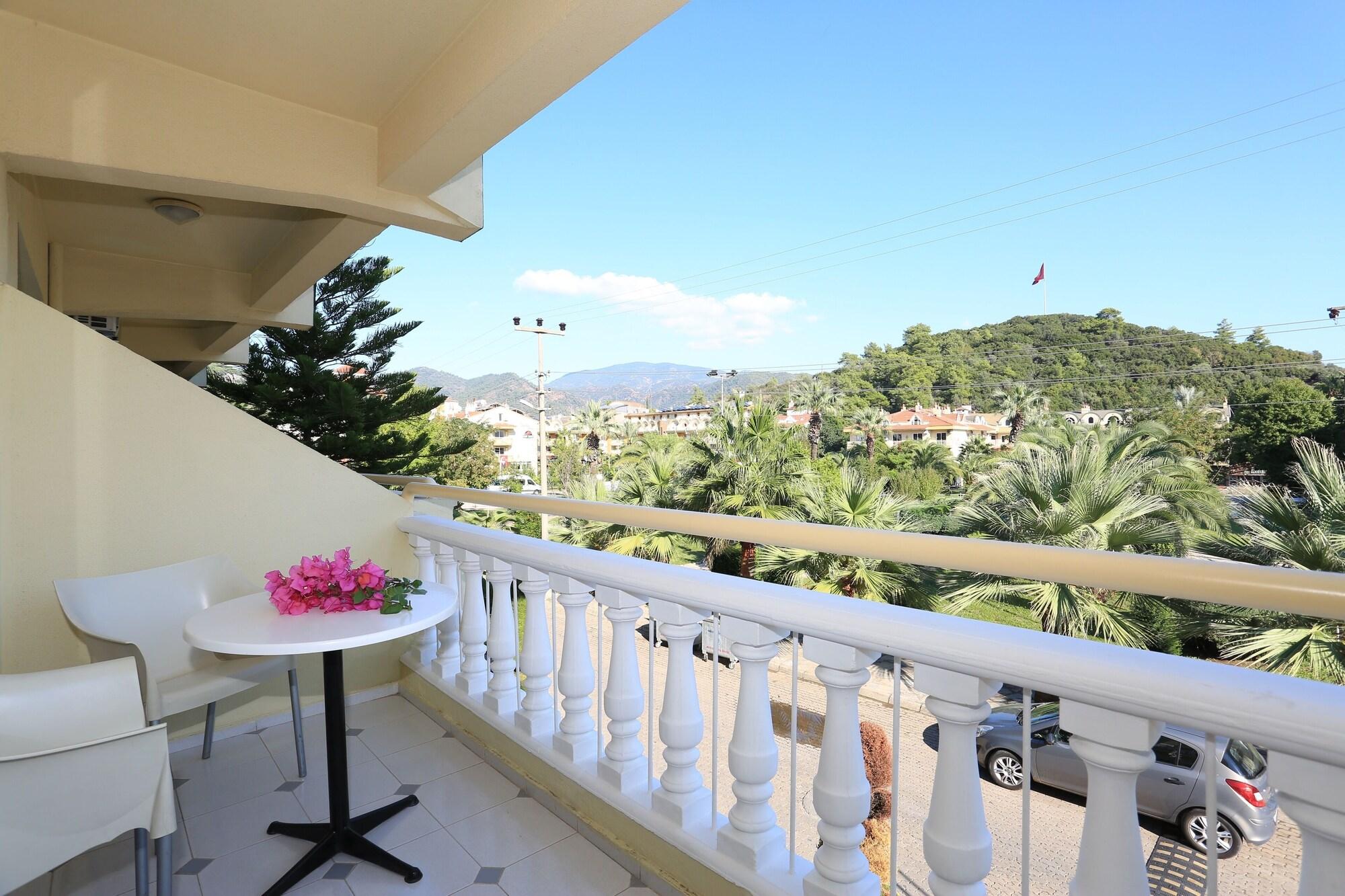 Aparthotel Amaris 3*