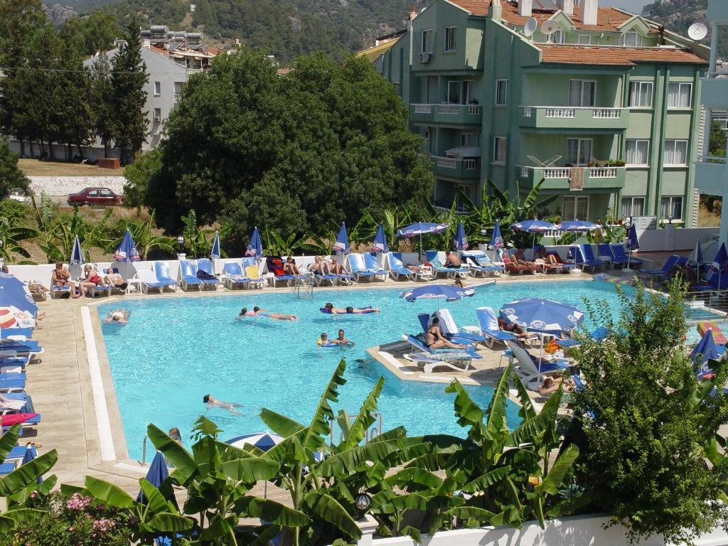 Candan Aparthotel 4*