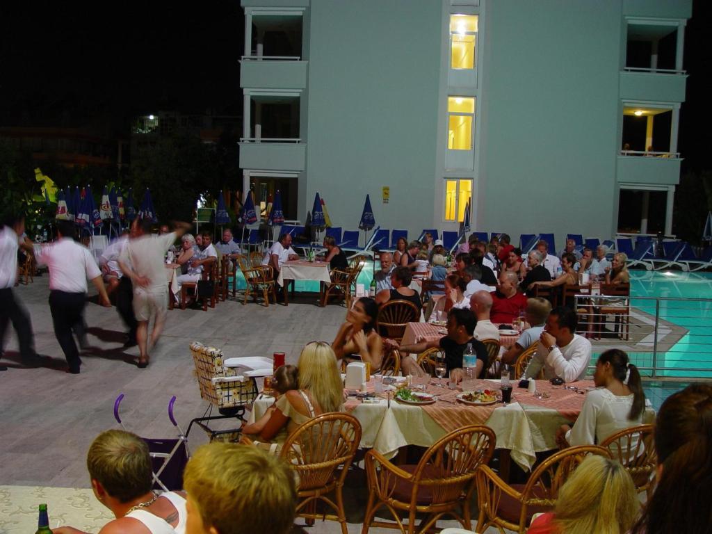 Candan Aparthotel 4*