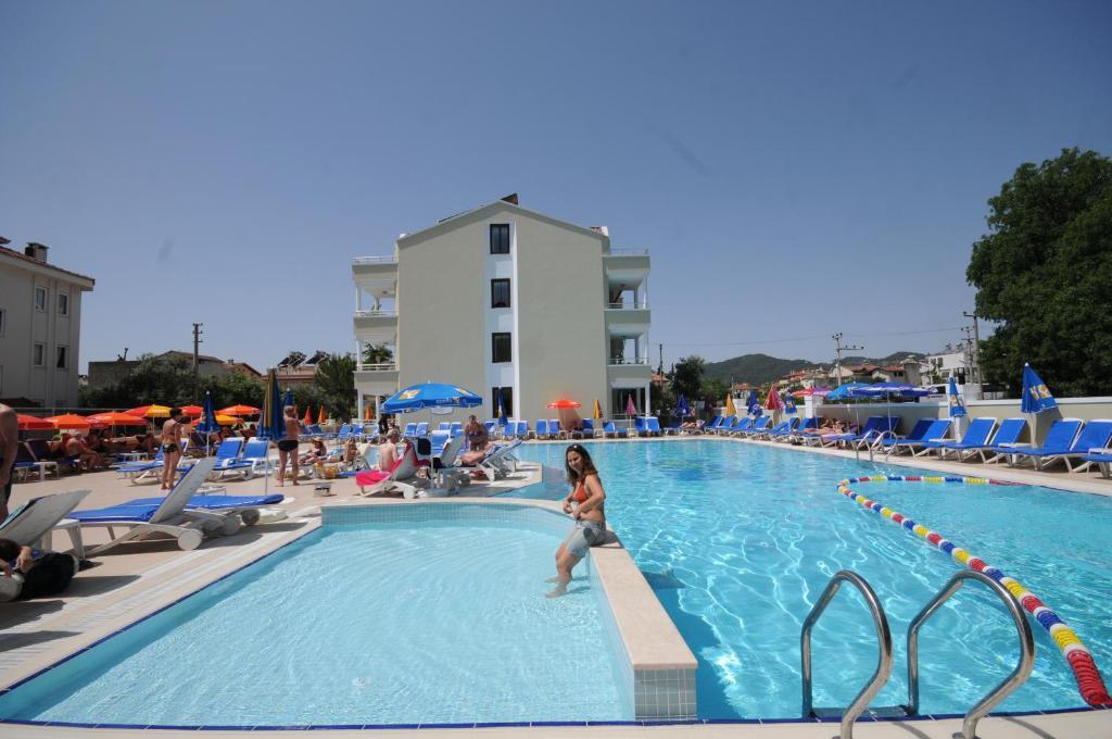 Candan Aparthotel