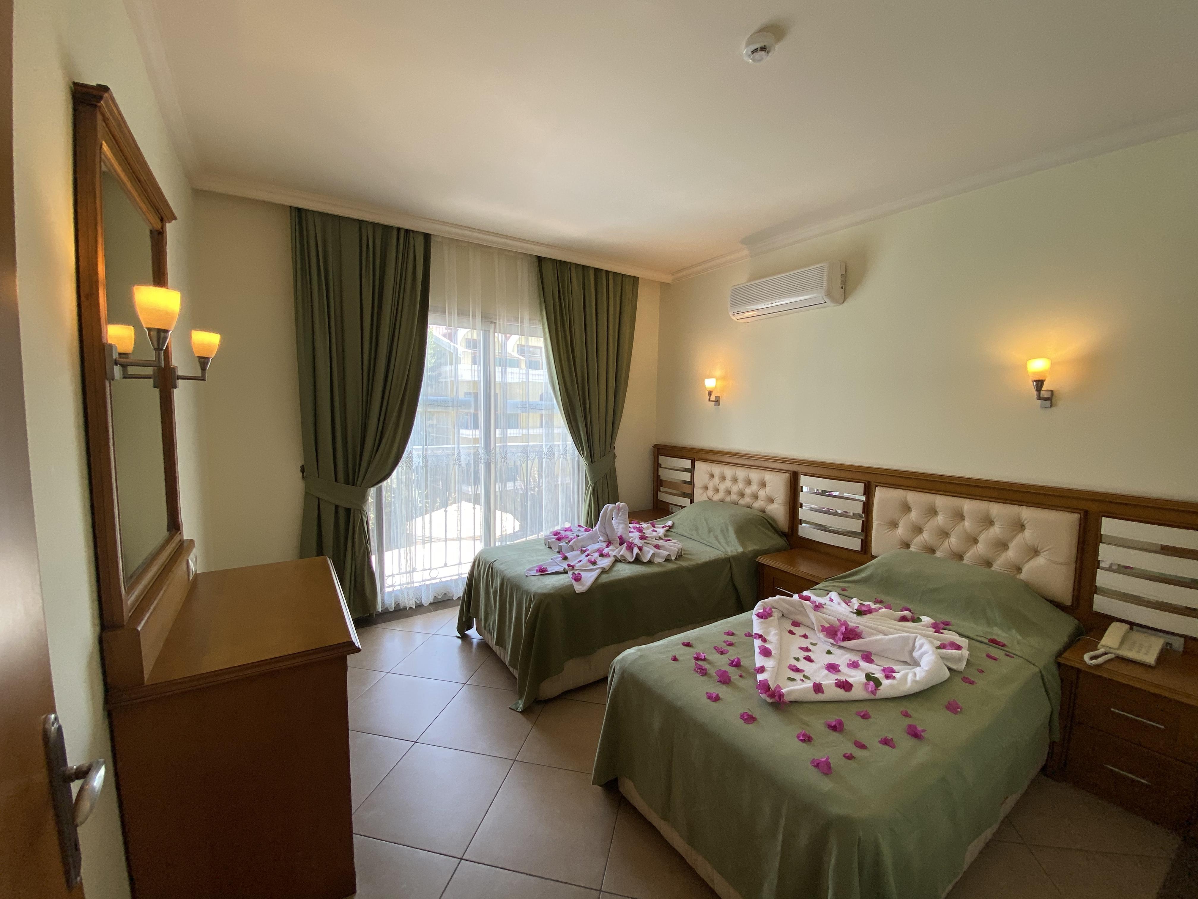 Hotel Club Karakas 4*