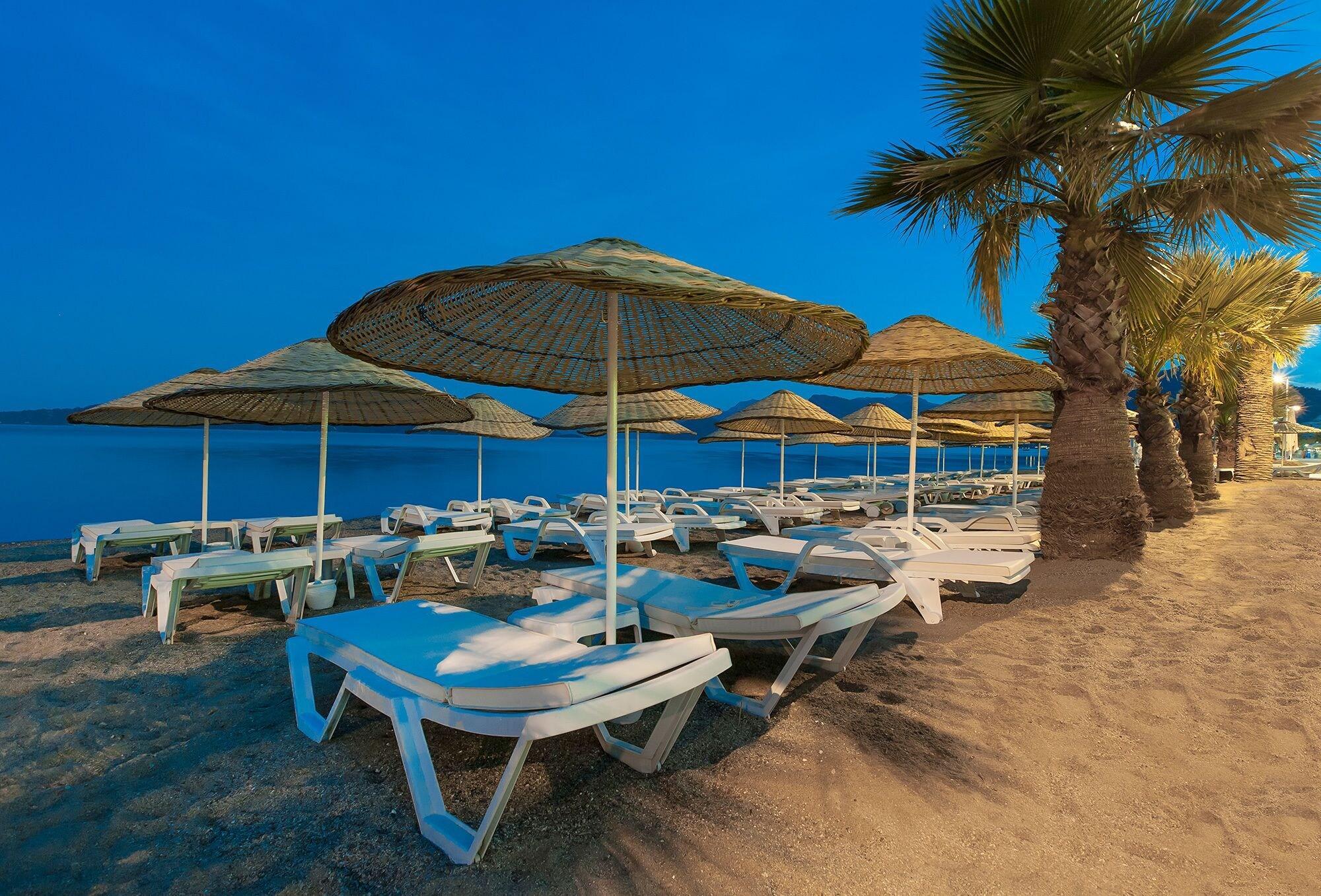 Hotel The Beachfront Adult Only 16 3*