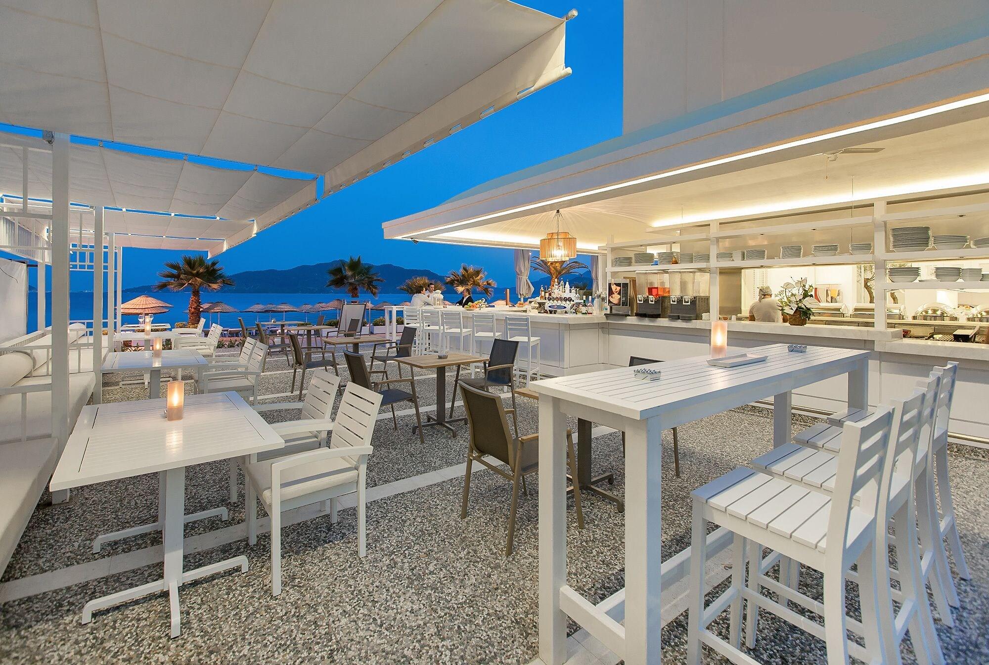 Hotel The Beachfront Adult Only 16 3*