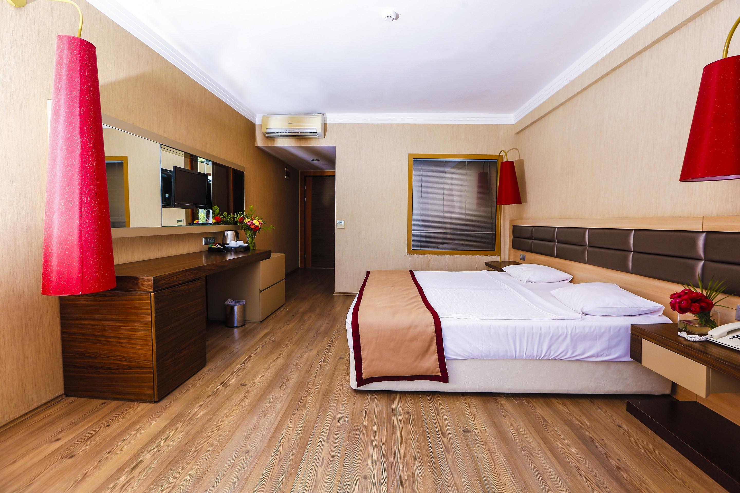 Hotel &