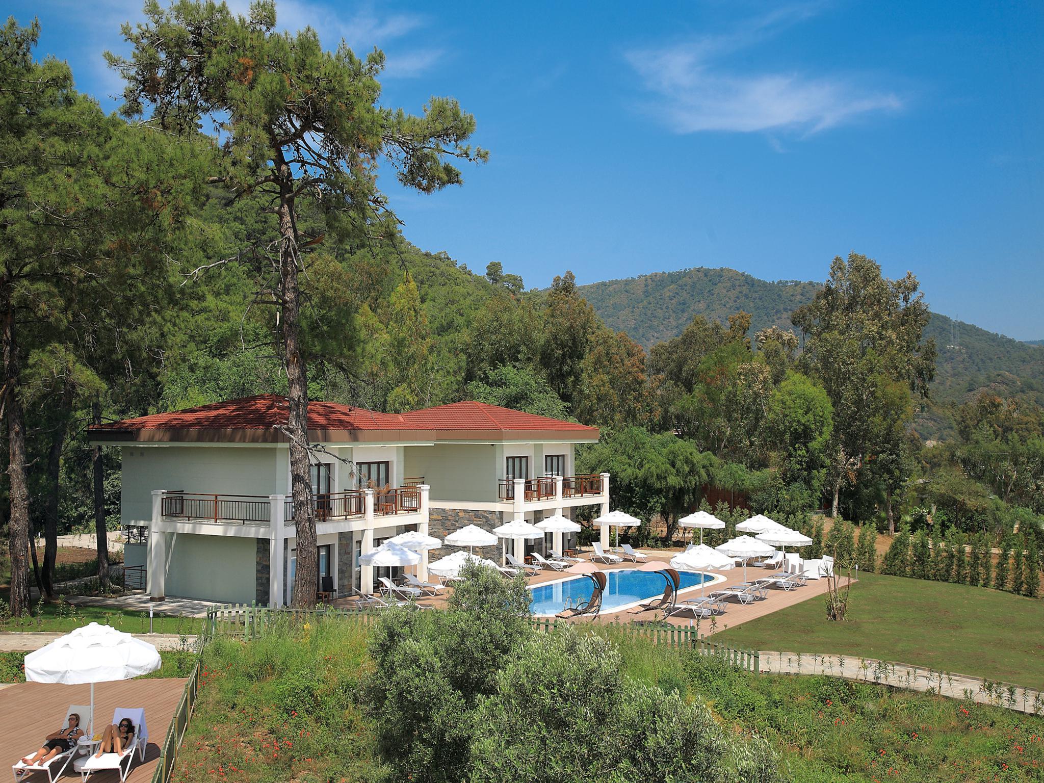 & Hotel
