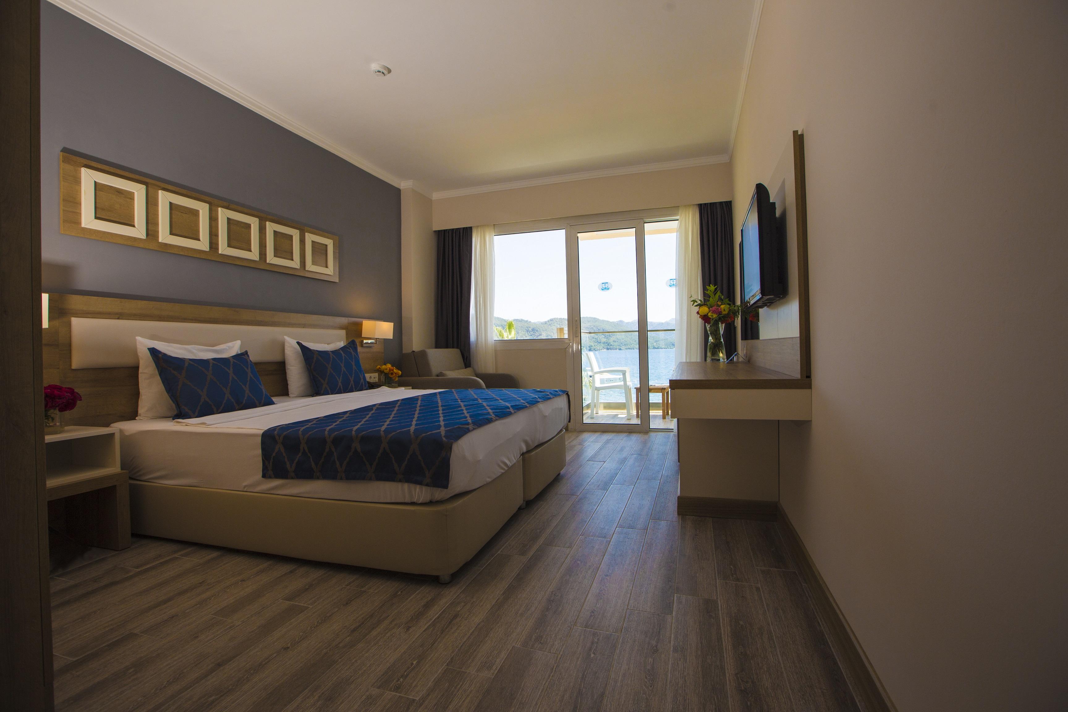 & Hotel 5*