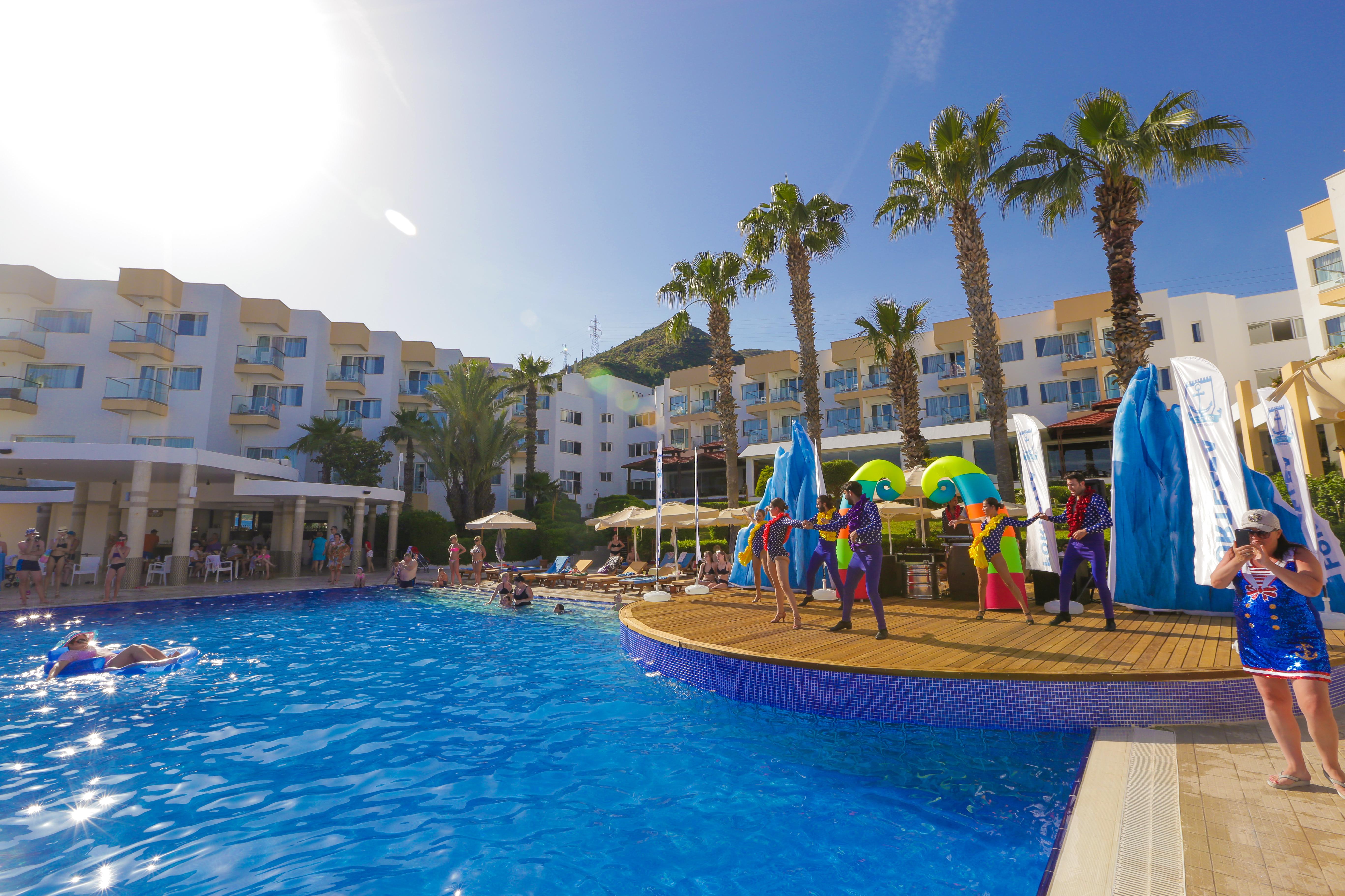 Hotel &