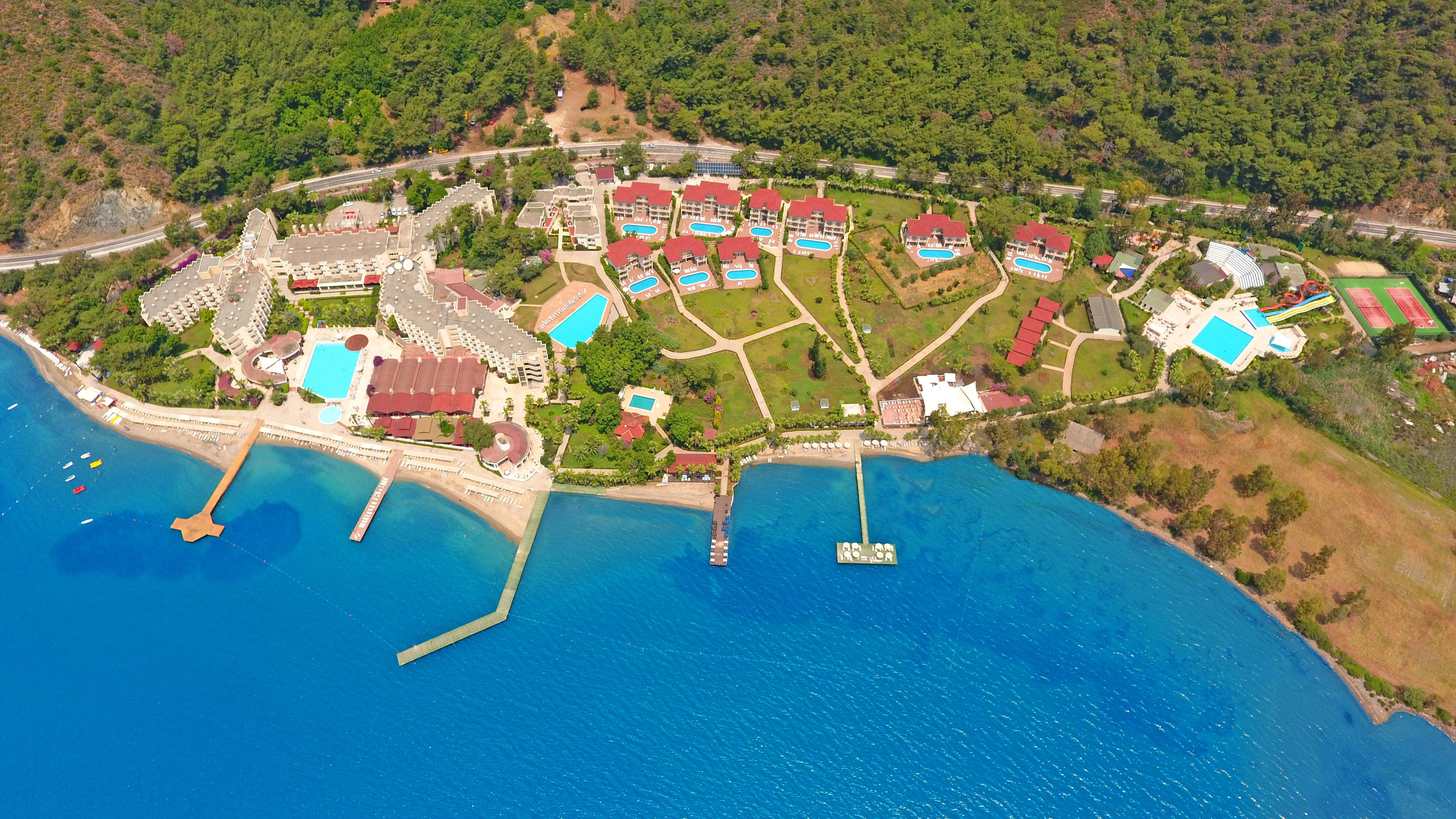 Hotel &