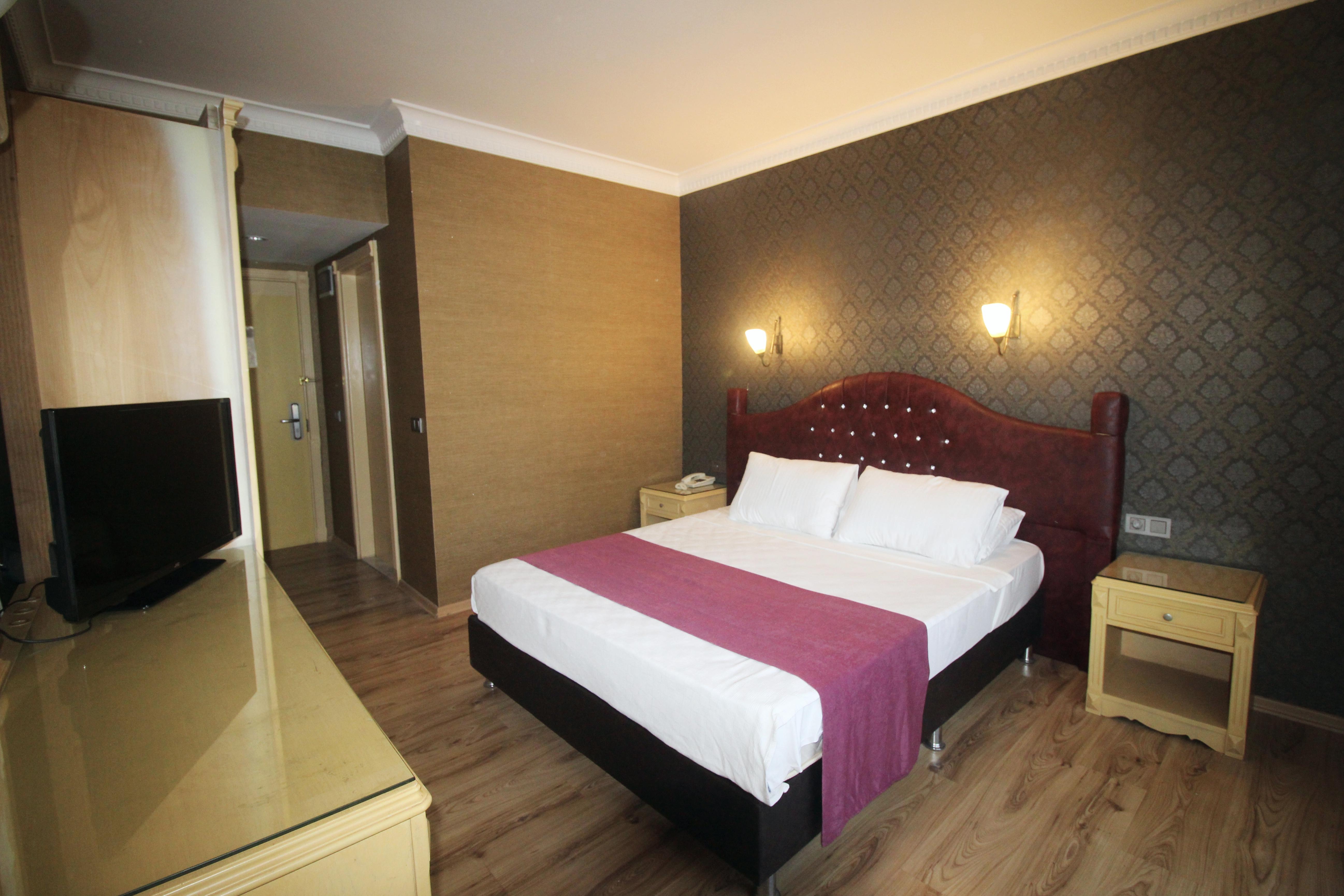 Club Troy & Hotel 2*