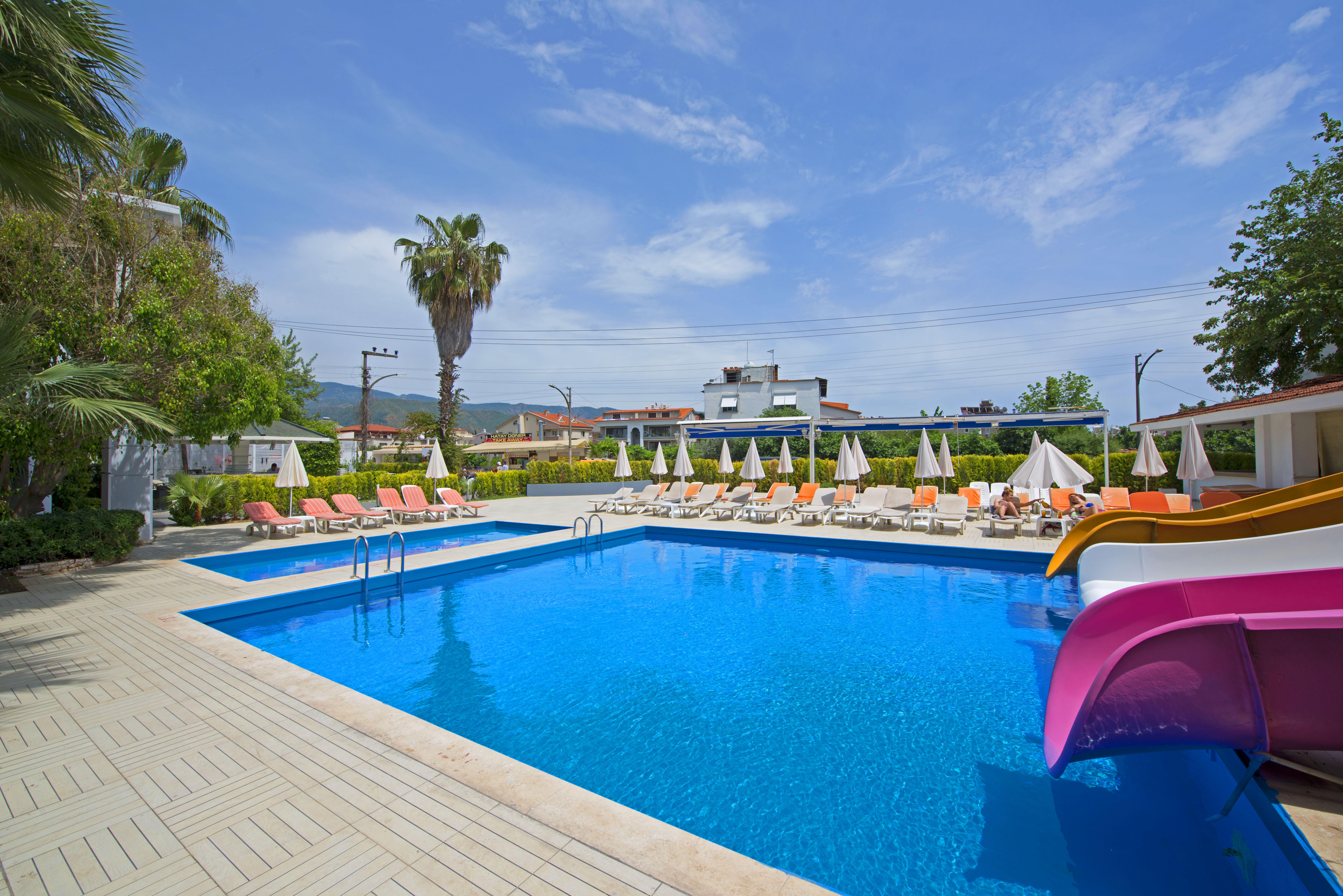 Club Troy & Hotel 2*