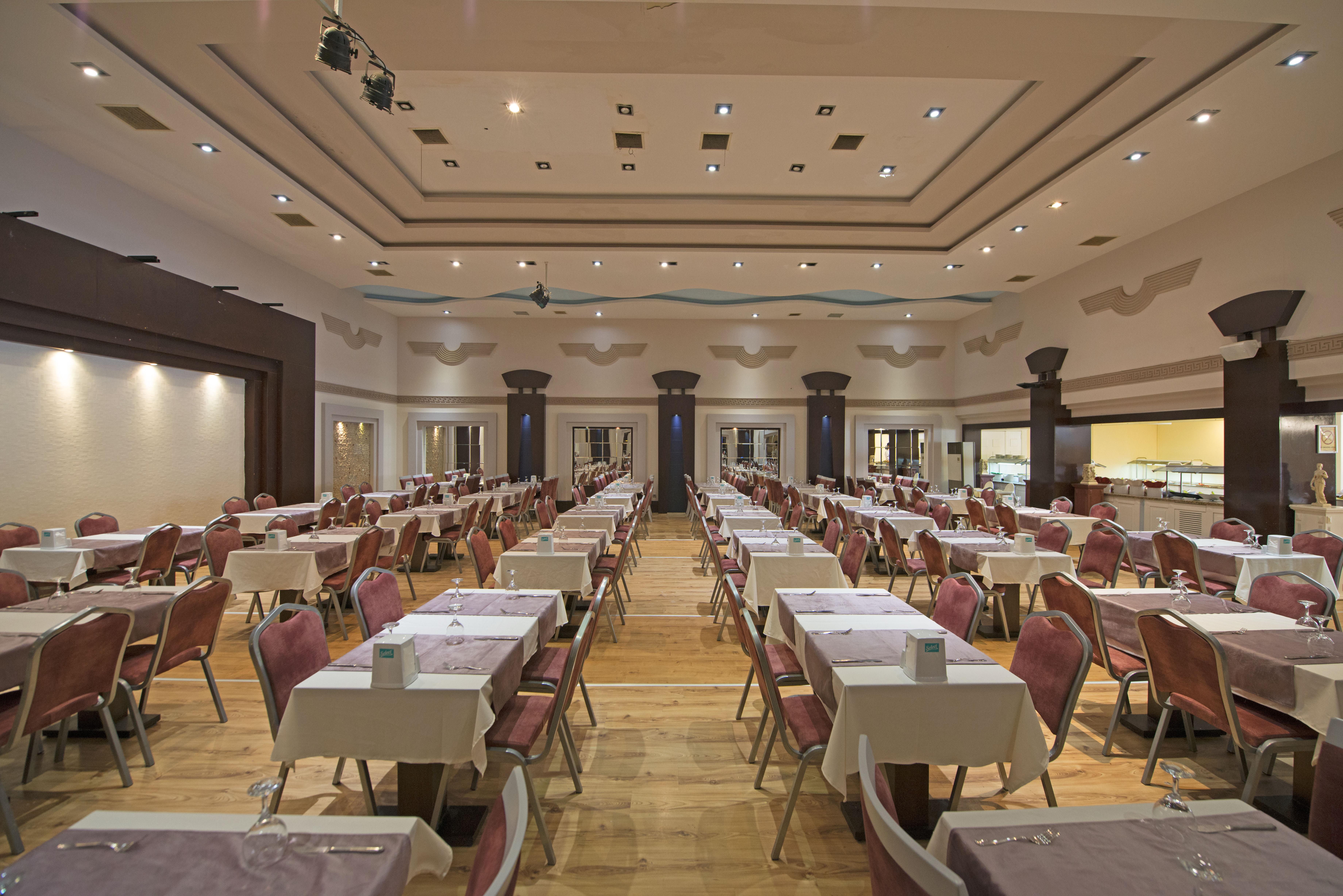 Club Troy & Hotel 2*