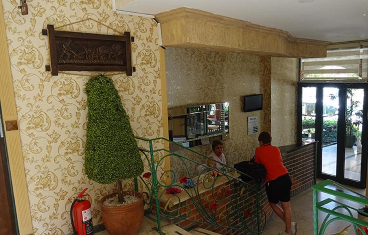 Maxwell Club Aparthotel