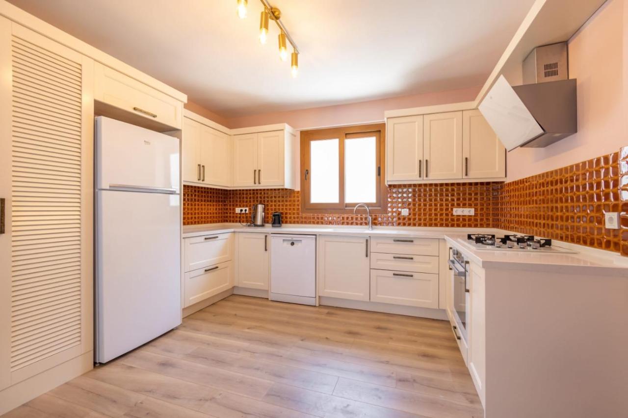 Villa Sakiz Soeguet'de Oezel Havuzlu Kiralik Marmaris