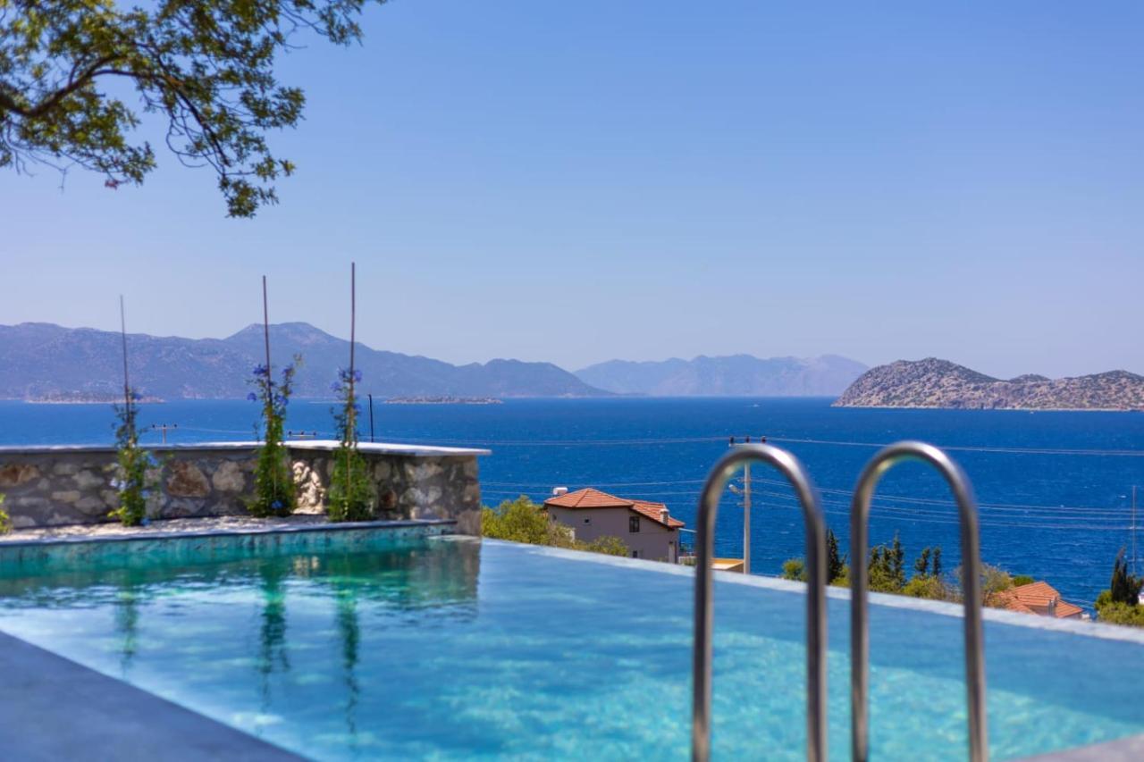 Sakiz Soeguet'de Oezel Havuzlu Kiralik Marmaris