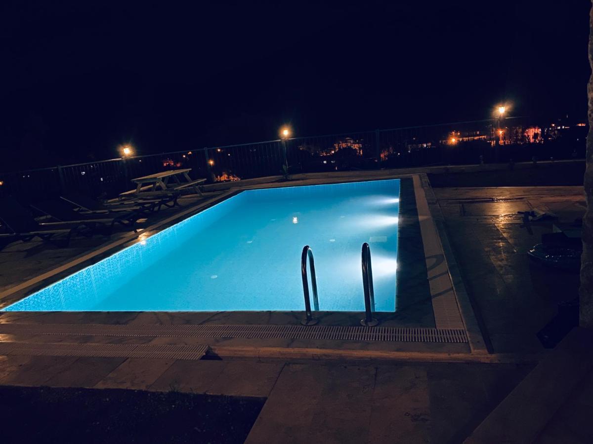Dadya 4 - Turgut Da Oezel Havuzlu Denize Yakin Lueks Marmaris