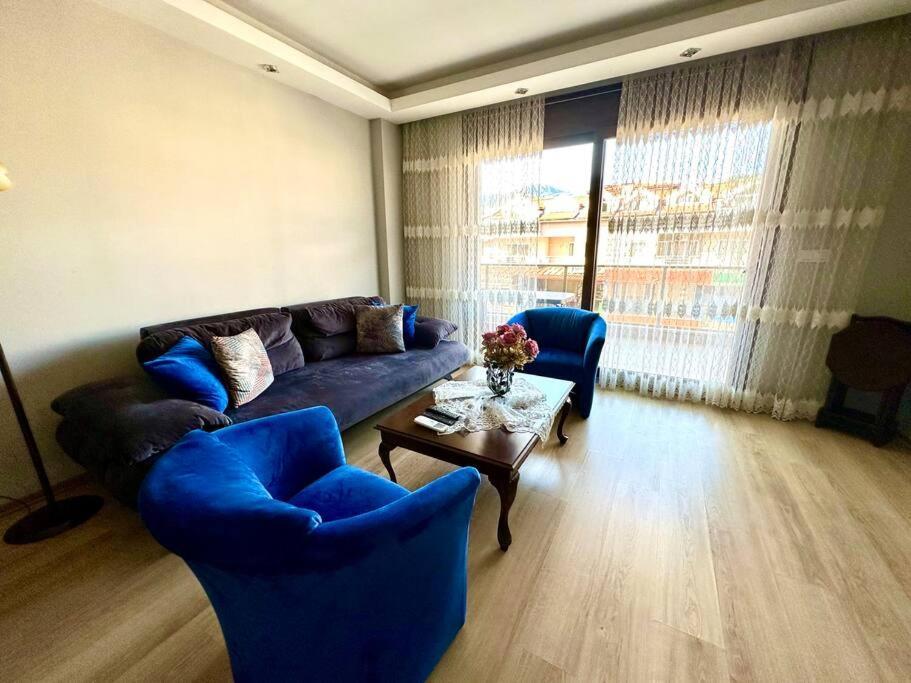 Size Ozel Havuzlu Otoparkli Ev