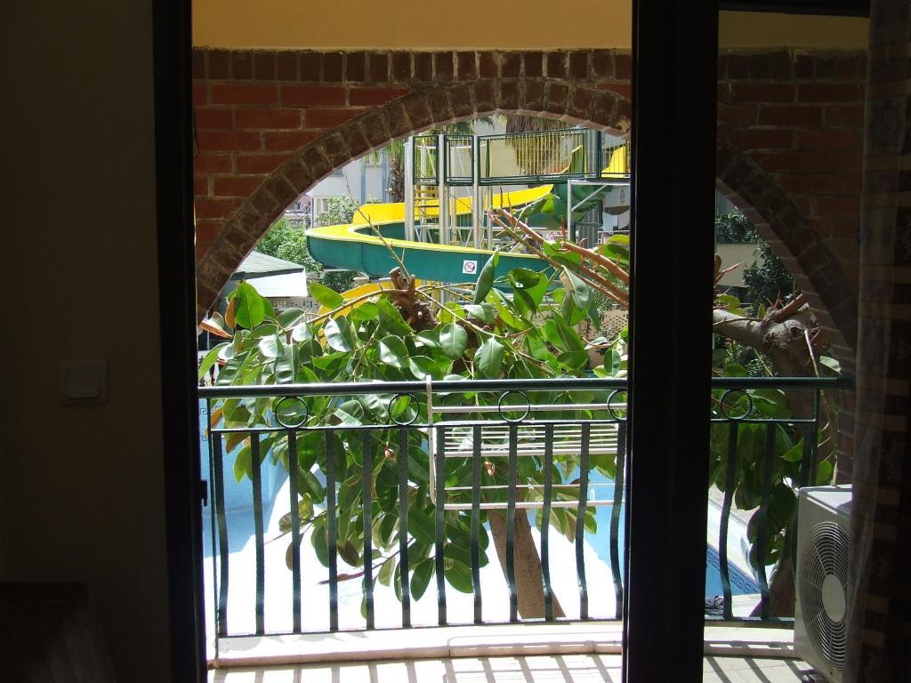Maxwell Club Aparthotel 3*