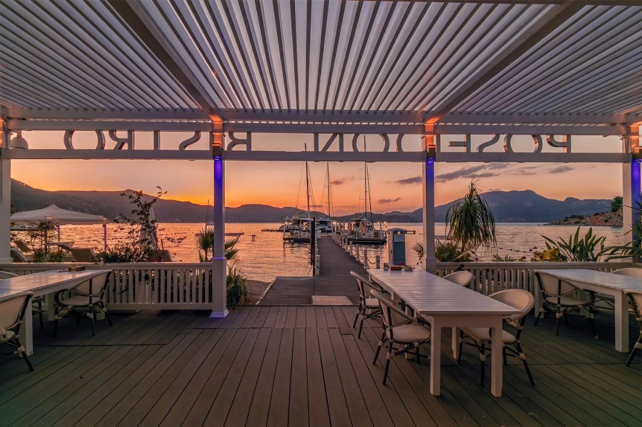 Big Poseidon Boutique & Yacht Club