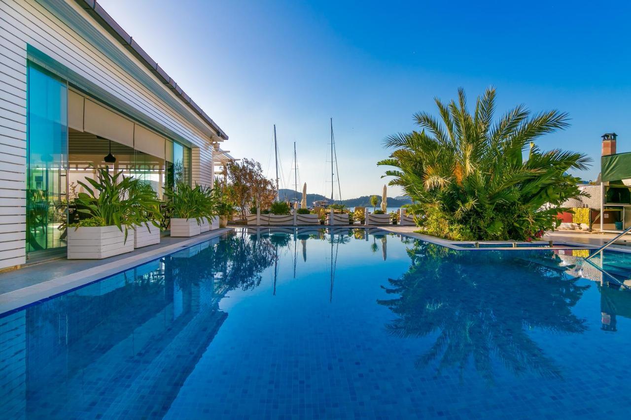 Big Poseidon Boutique & Yacht Club Hotel
