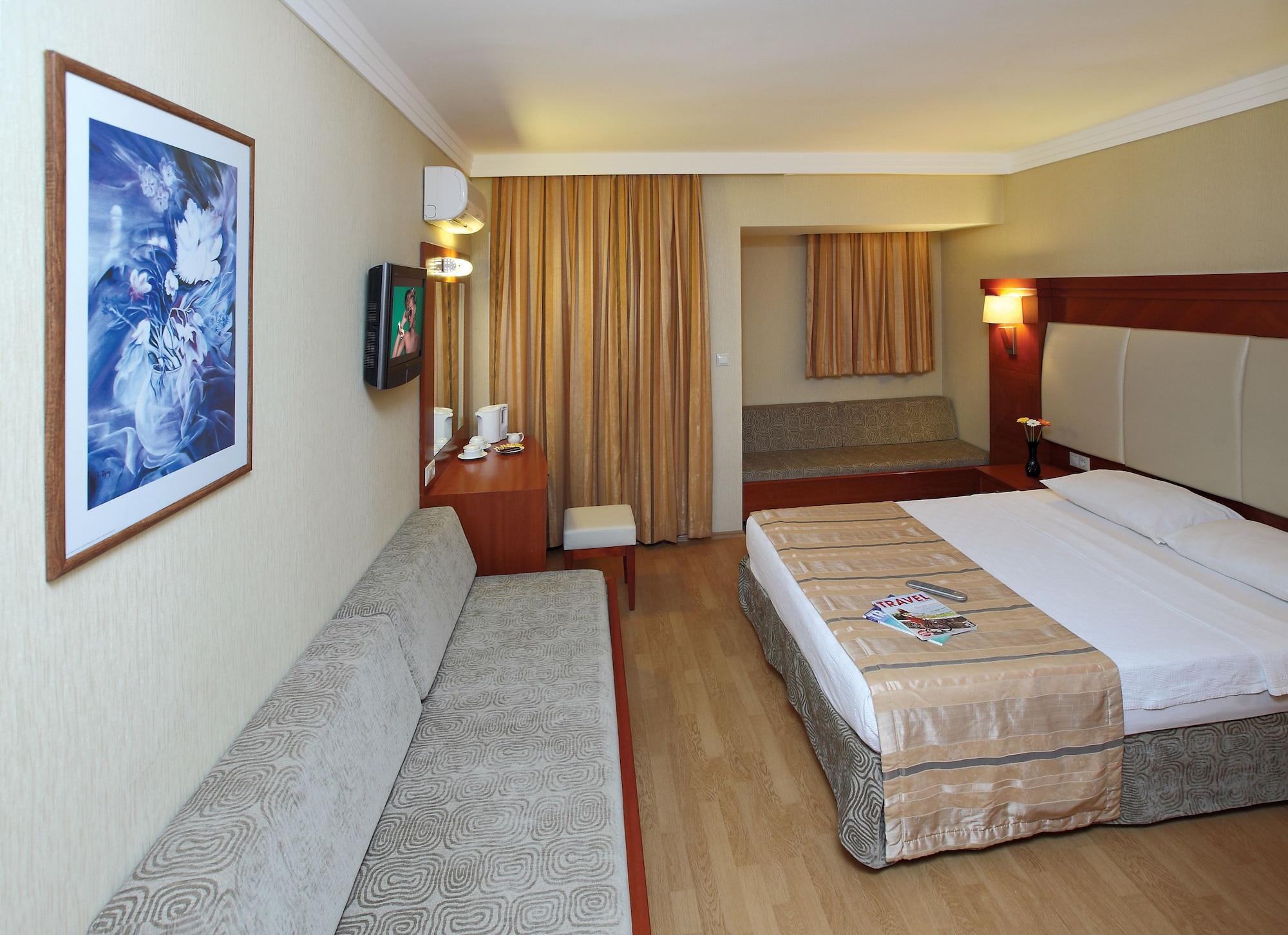 Julian Club 4*