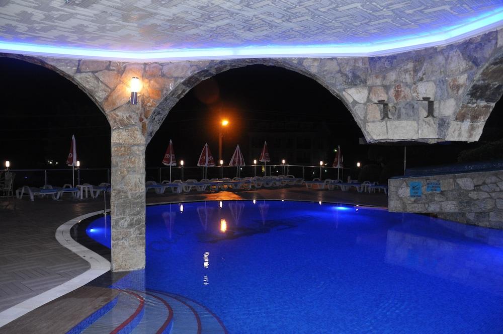 Club Aquarium Aparthotel 3*