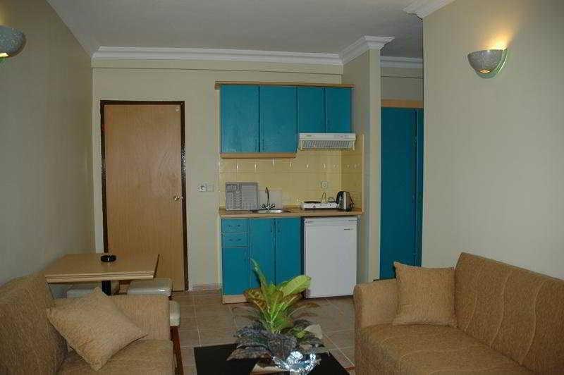 Aparthotel Basils
