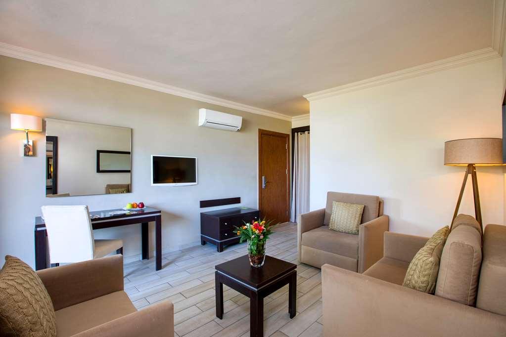 Bay Hotel *