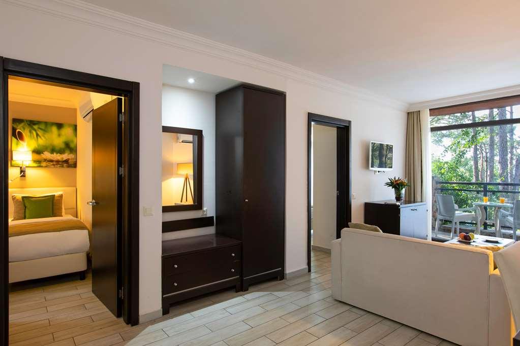 Bay Hotel *