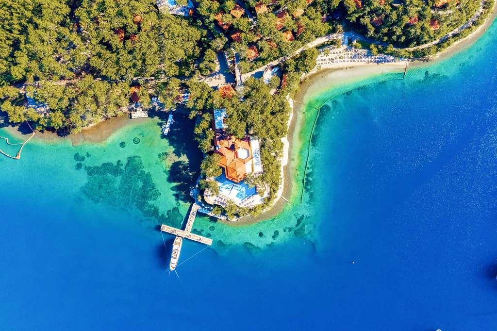 Bay Hotel *
