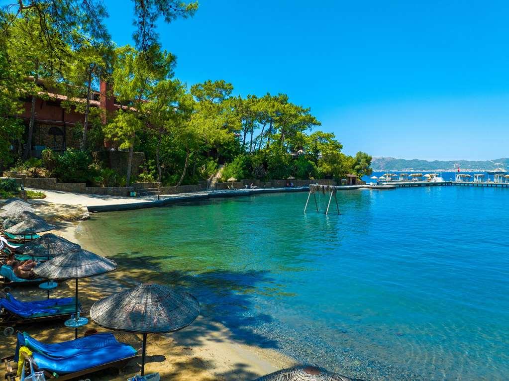 Bay Hotel *