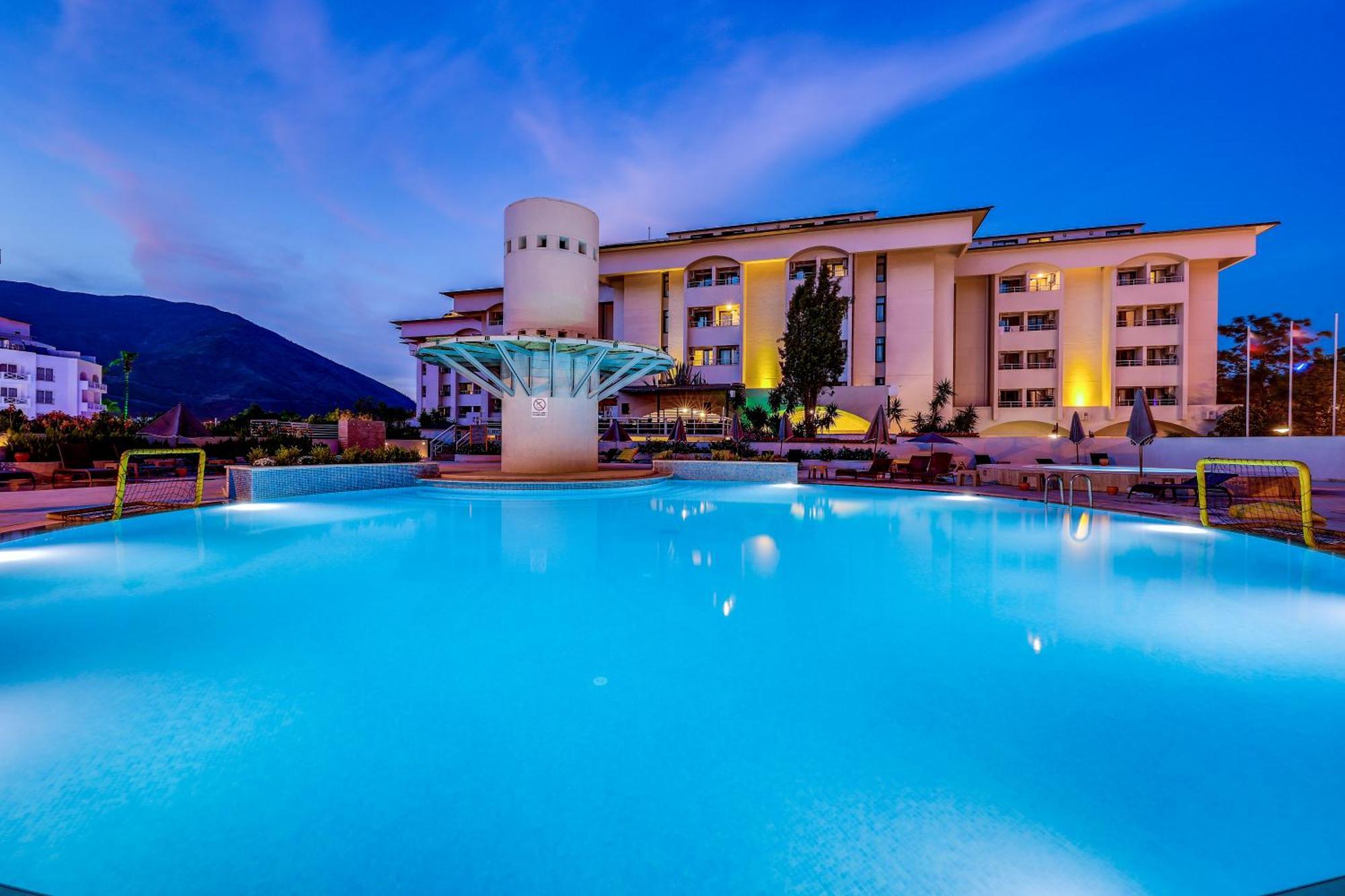 Faros Premium Hotel