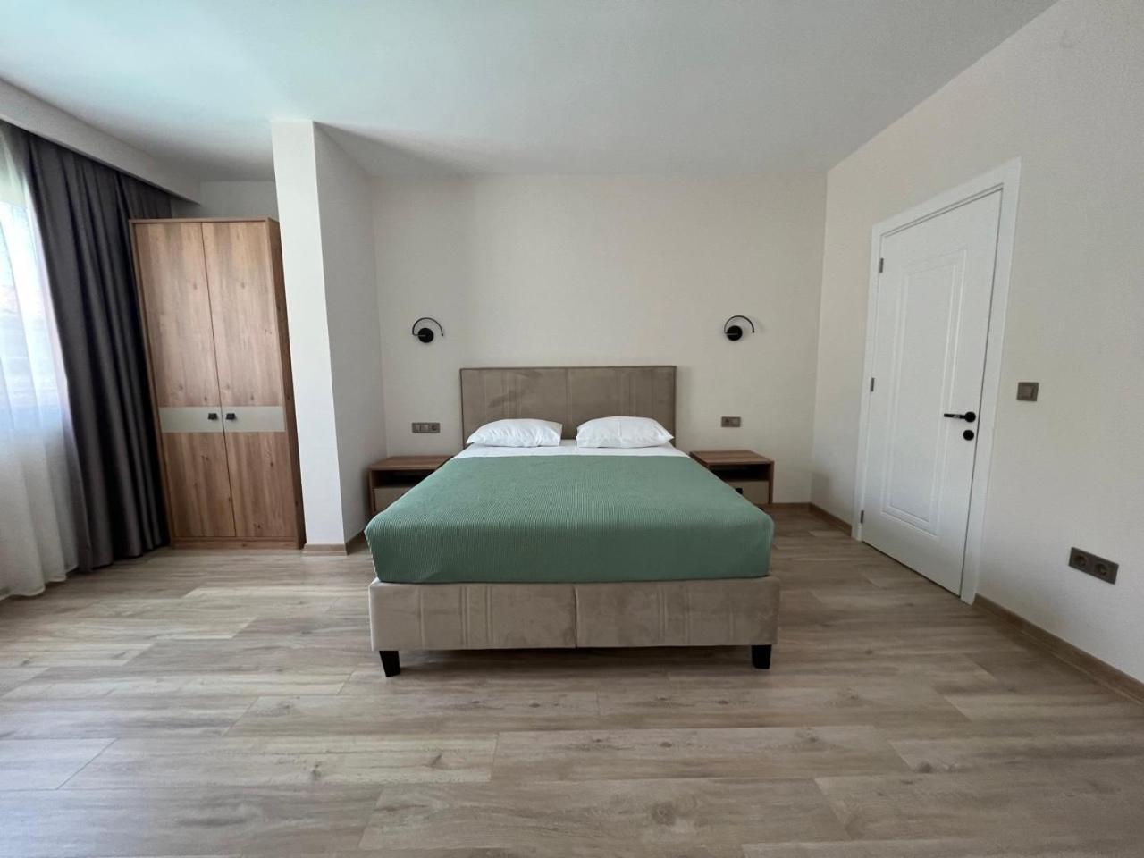 White Icmeler Apartment *