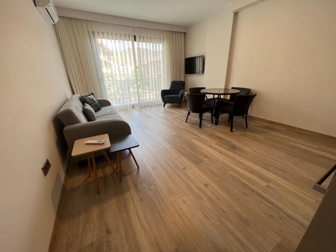 White Icmeler Apartment *