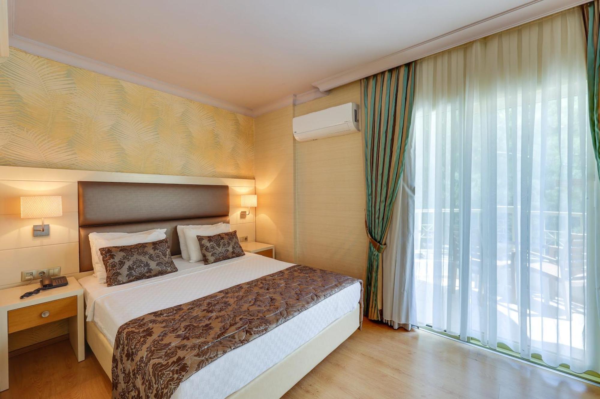 Grand Faros Hotel