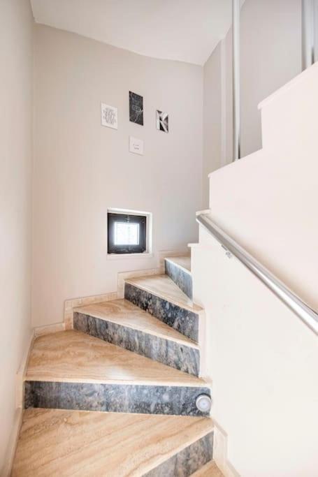 Arya Roof House Villa *