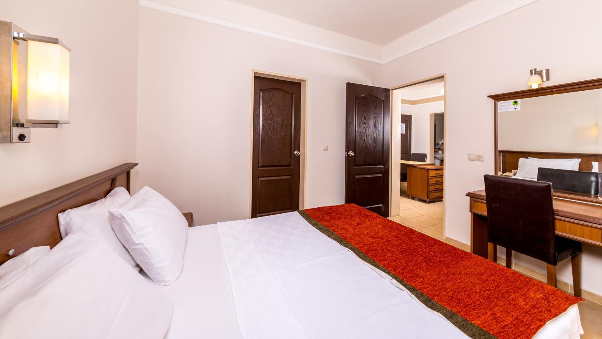 Hotel Julian Forest 4*