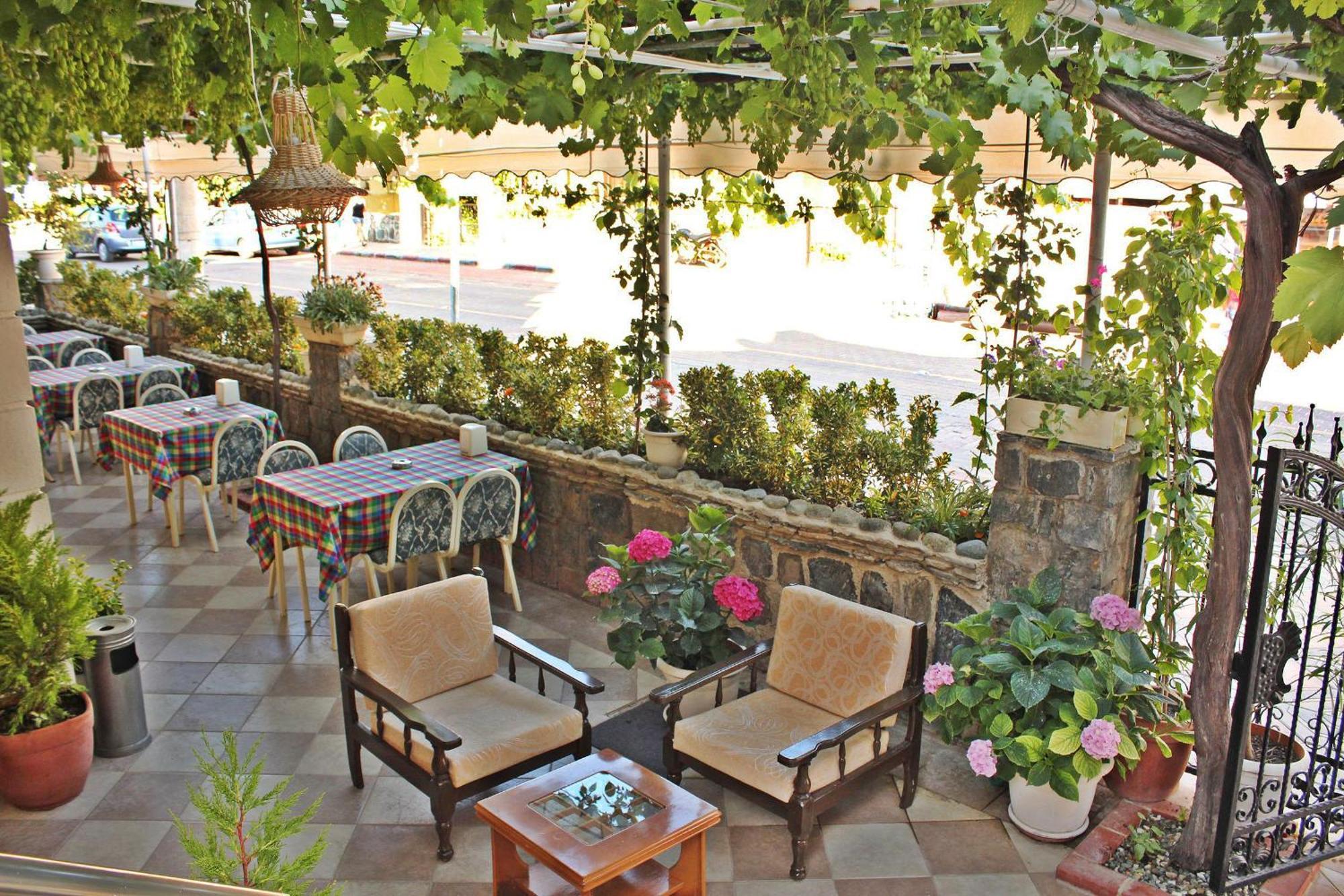 Hotel Dost 2*