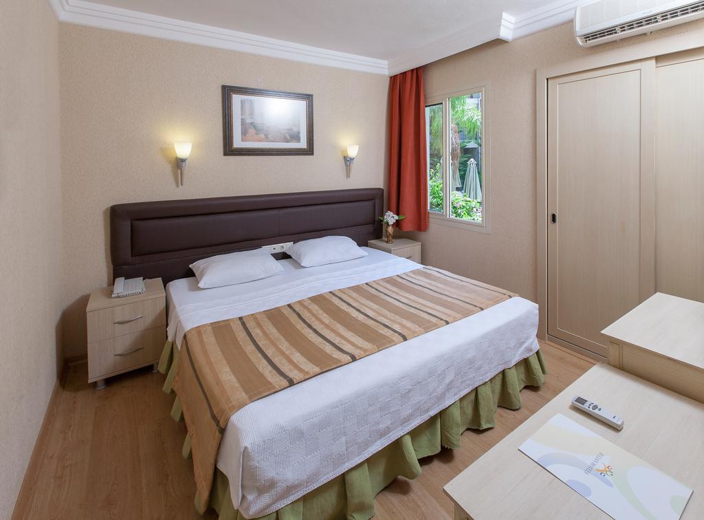 Hotel Julian Forest 4*