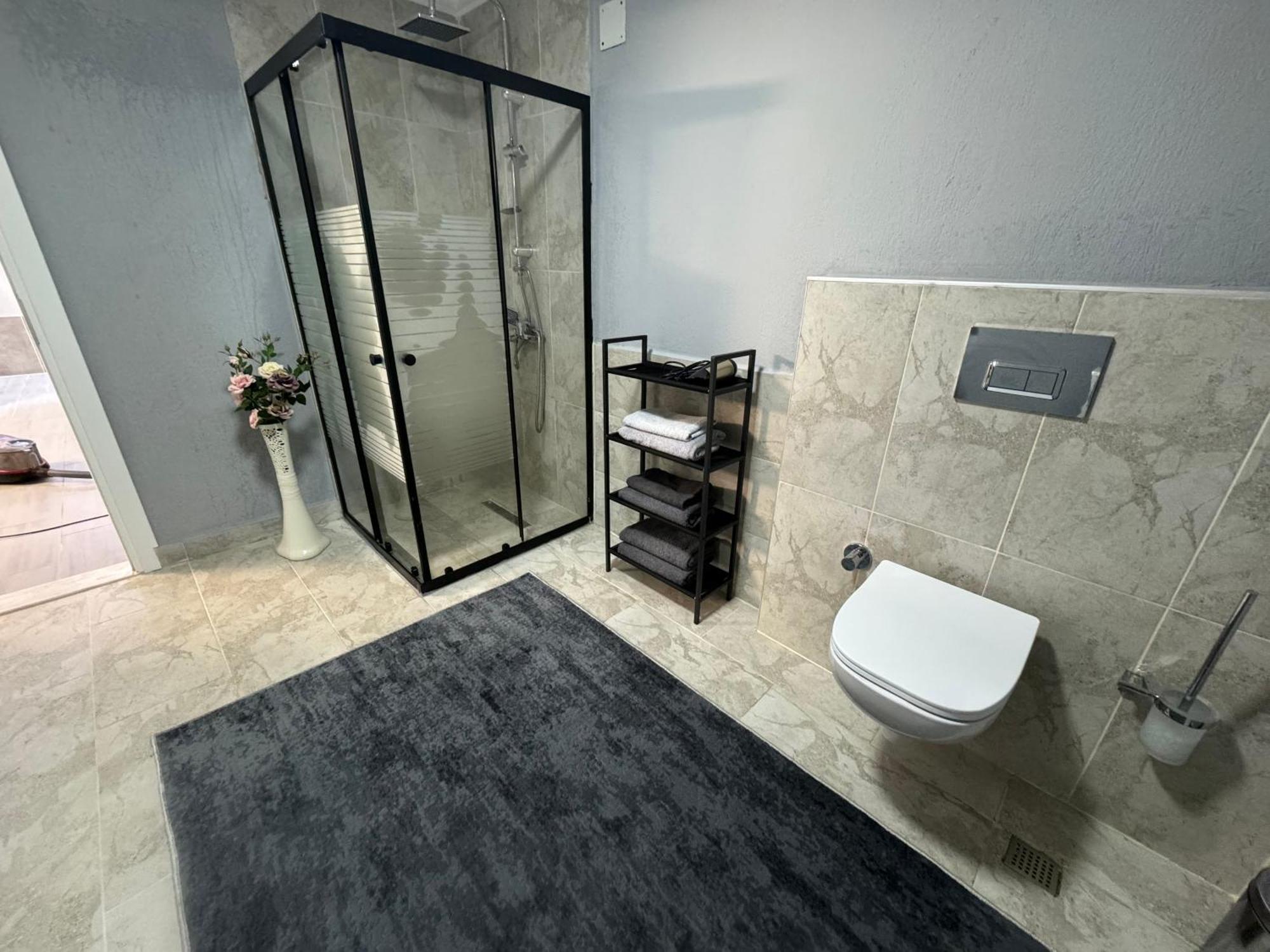 Cen Apartment
