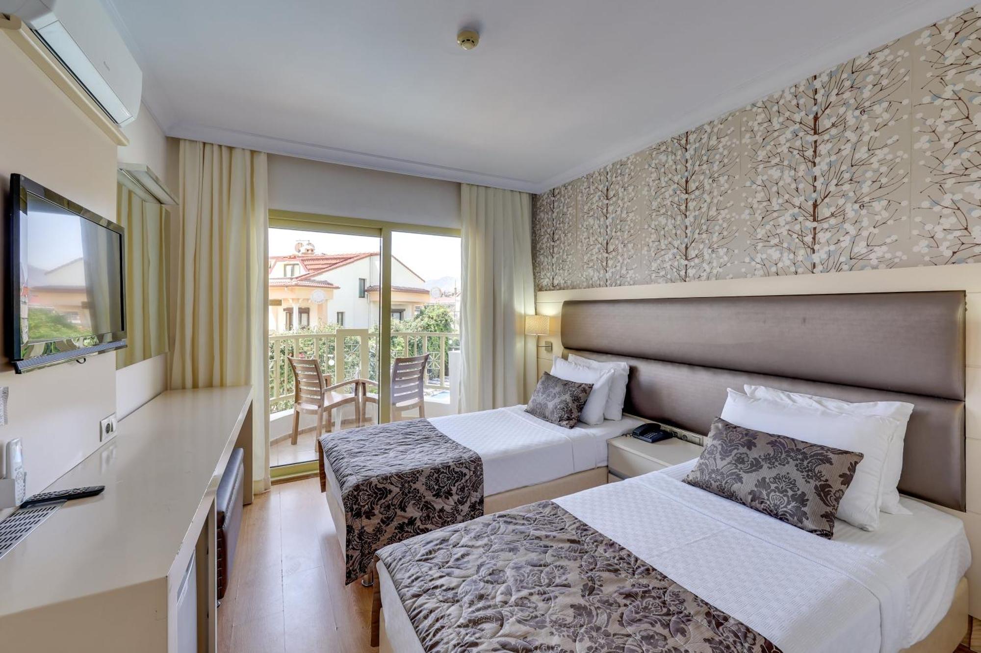 Hotel Grand Faros 4*