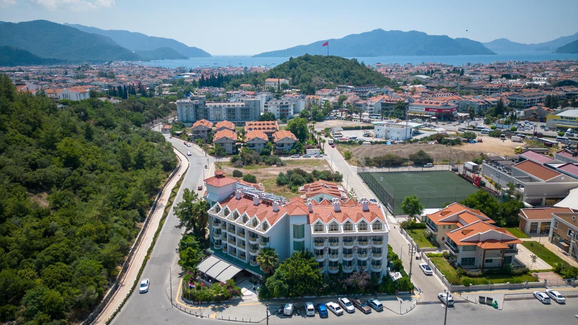 Grand Faros Hotel