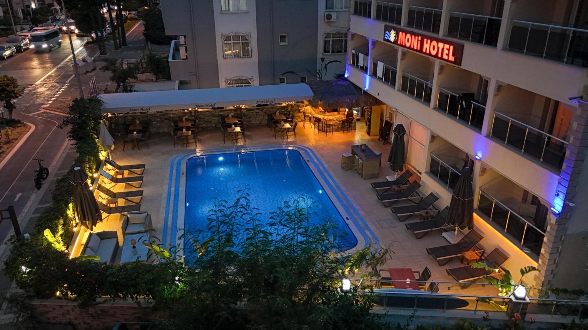 Moni Hotel *